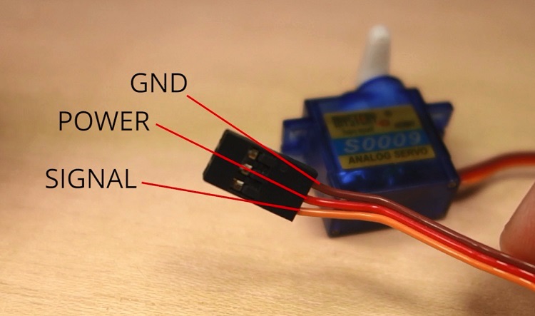 How to connect the SG90