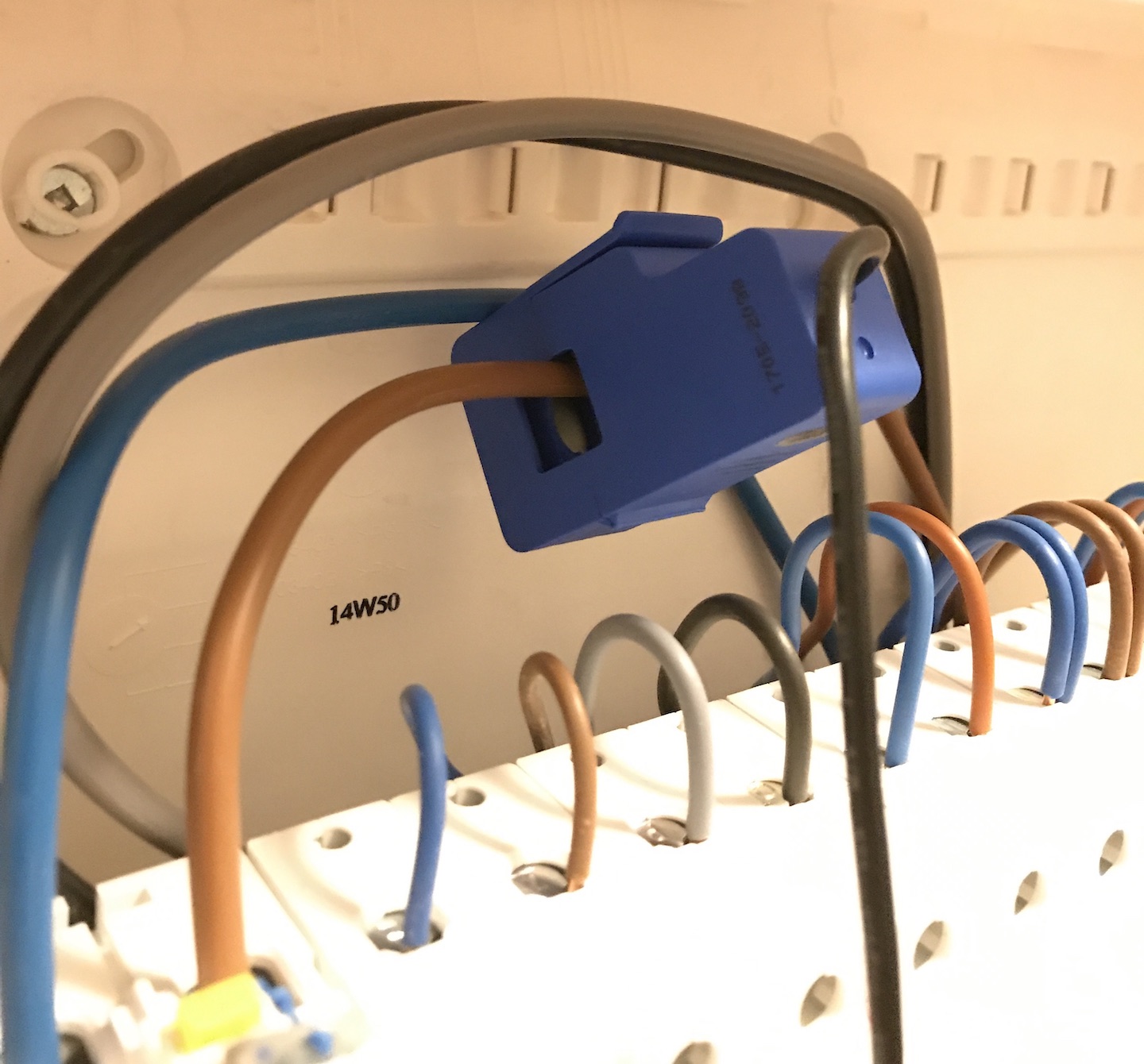 CT sensor clamped over my main electricity wire