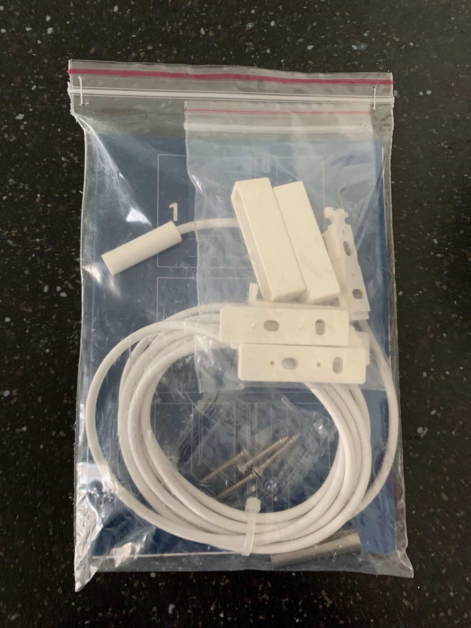 Magnetic door contact sensor